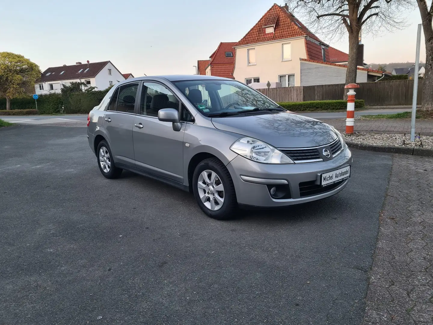 Nissan Tiida Acenta Automatik 60 000KM mit Garantie.TÜV NEU! Gris - 1