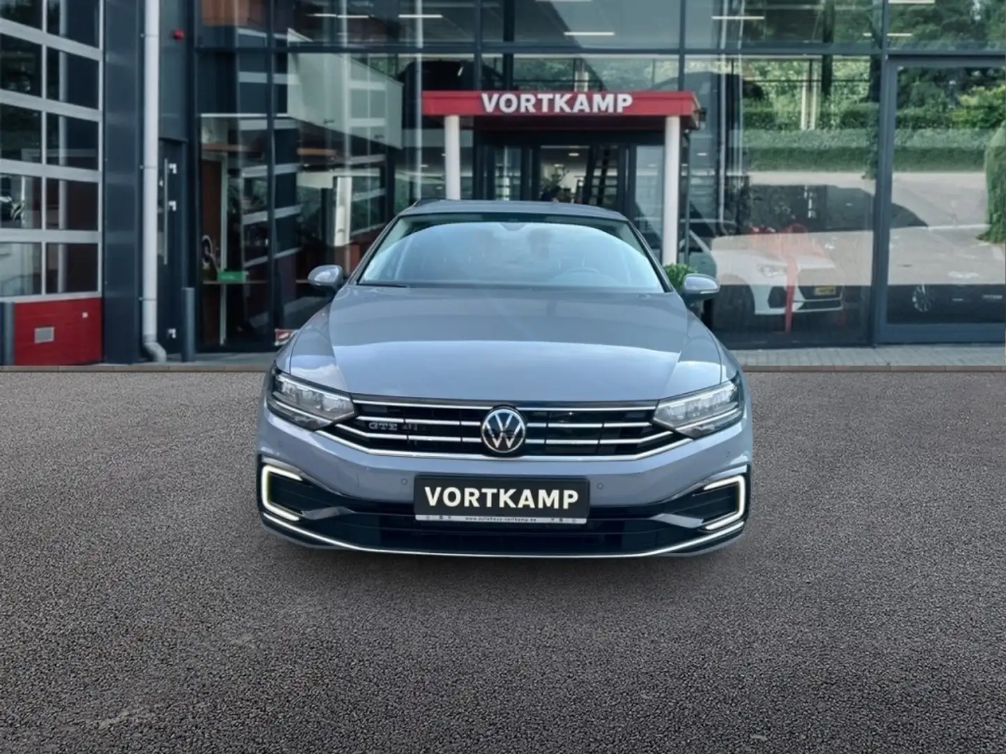 Volkswagen Passat Variant 1.4 TSI DSG GTE TREKHAAK/CAMERA/NAVI/ACC/STOELVERW Grijs - 2