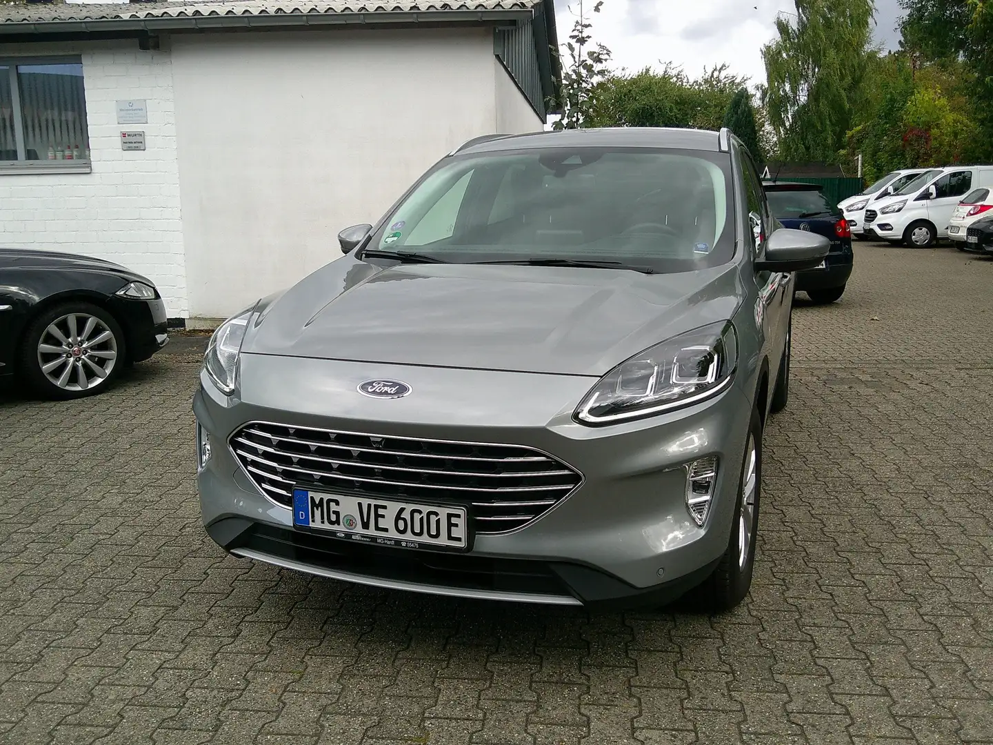 Ford Kuga Plug-In Hybrid Titanium X Grau - 1