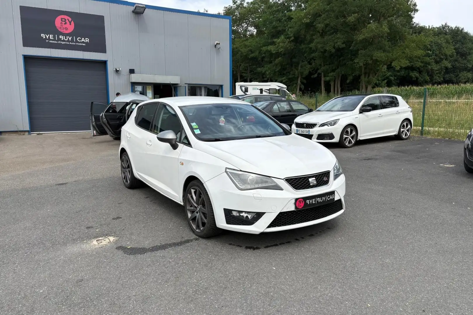 SEAT Ibiza IBIZA FR 1.6 TDI 105 CH GARMIN GPS GTIE 12 MOIS Blanc - 2