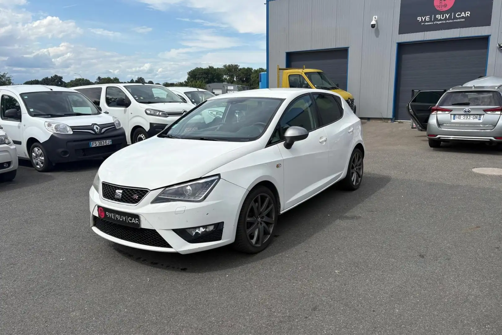 SEAT Ibiza IBIZA FR 1.6 TDI 105 CH GARMIN GPS GTIE 12 MOIS Blanc - 1