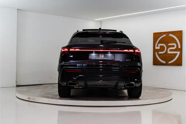 Audi Q5 view 4