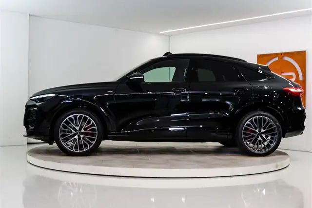 Audi Q5 view 2