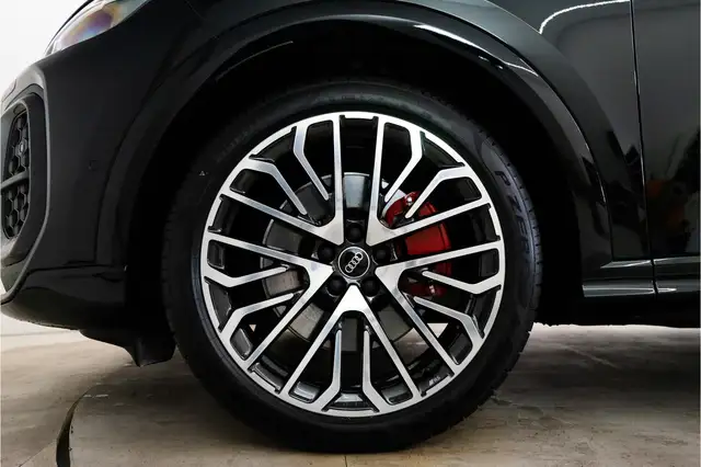 Audi Q5 view 14