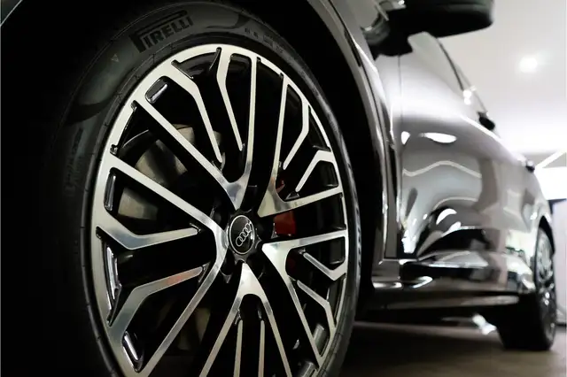 Audi Q5 view 13