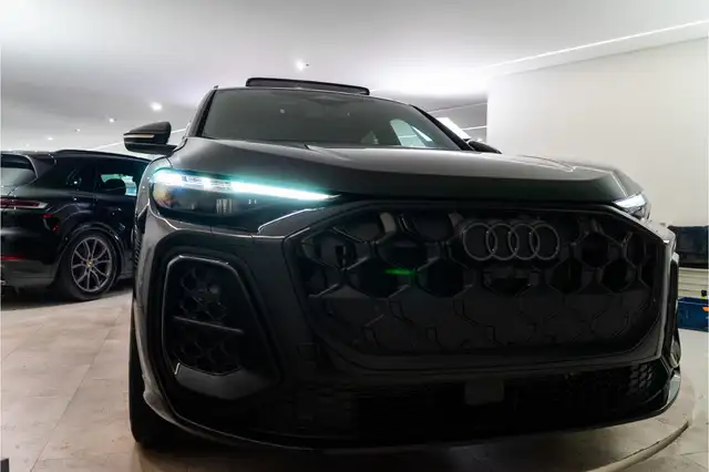 Audi Q5 view 10