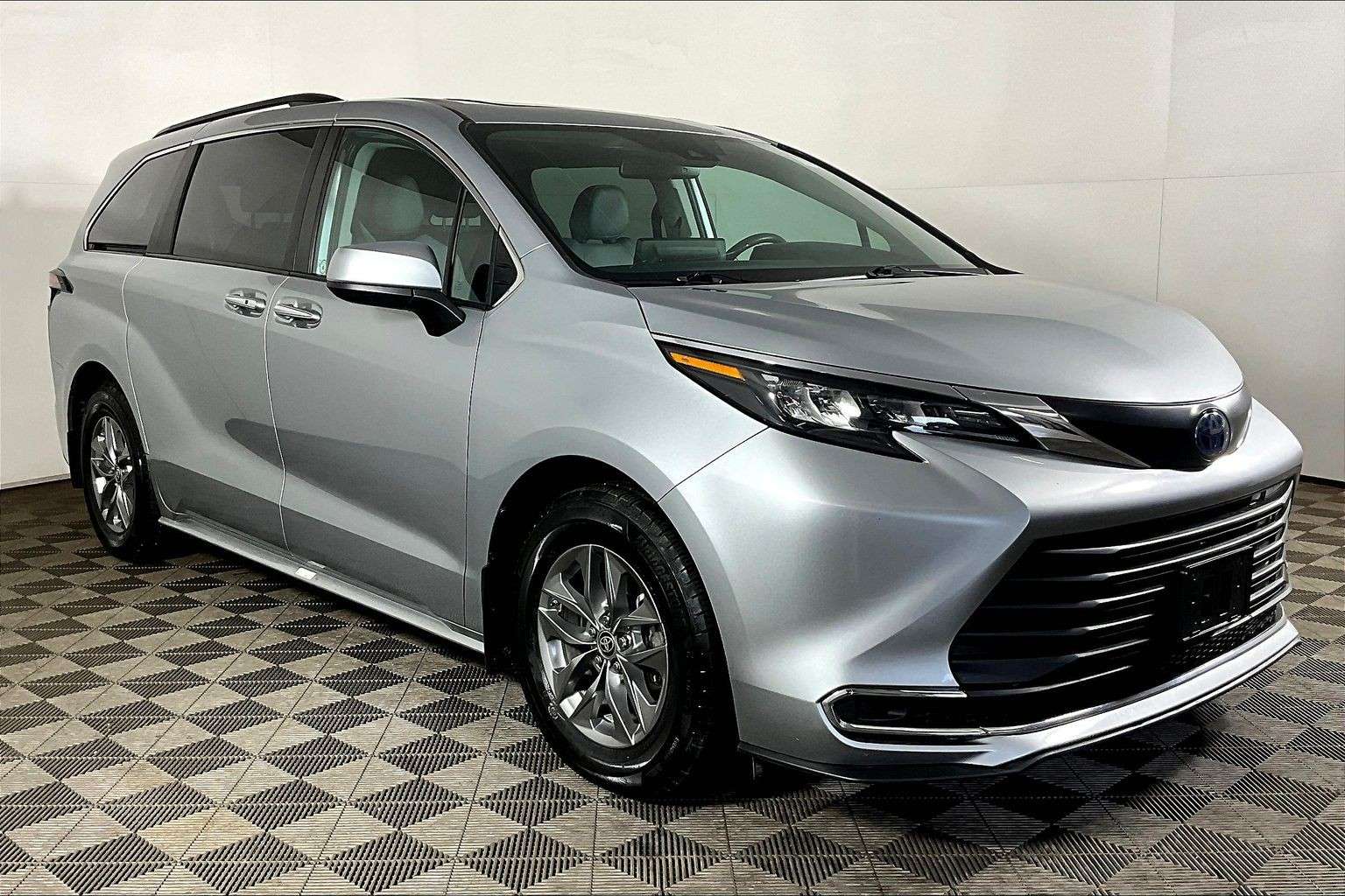 used 2024 Toyota Sienna car, priced at $47,998