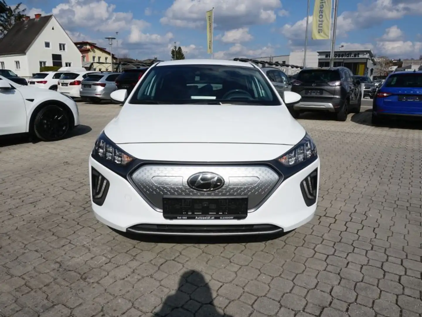 Hyundai IONIQ Level 4 Aut. *NAVI+KAMERA* Weiß - 2