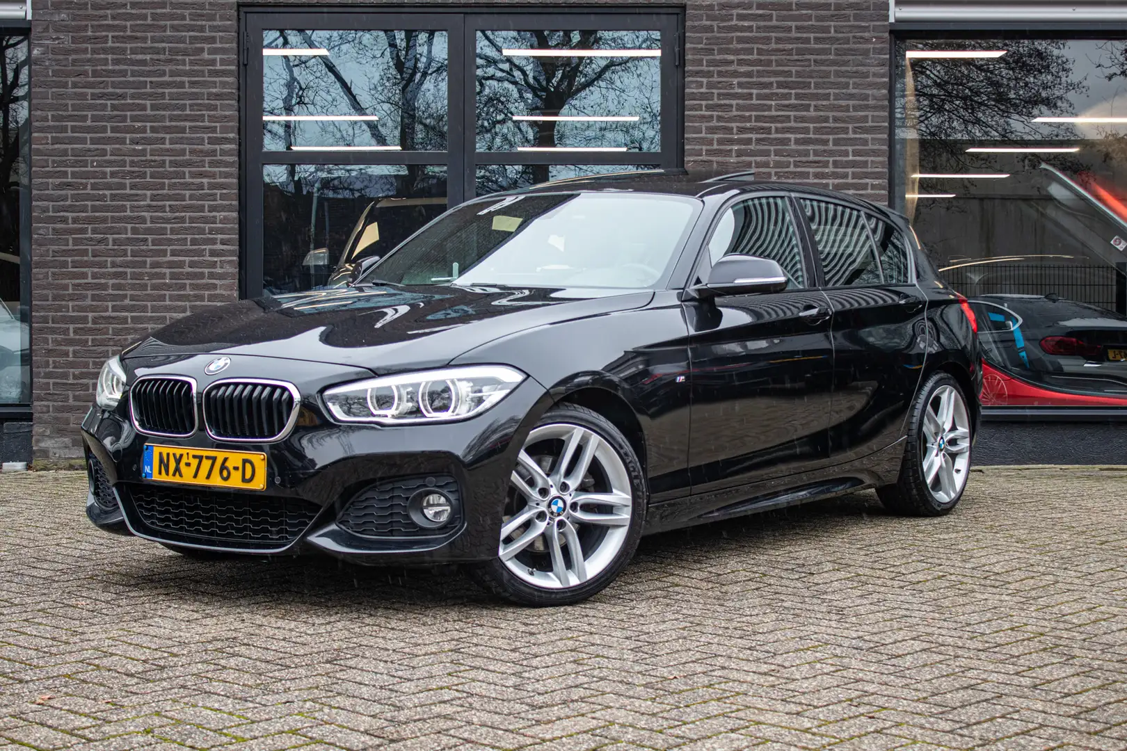 BMW 120 120i F20 High Executive M Sport / Leer / Pano / Ke Zwart - 2
