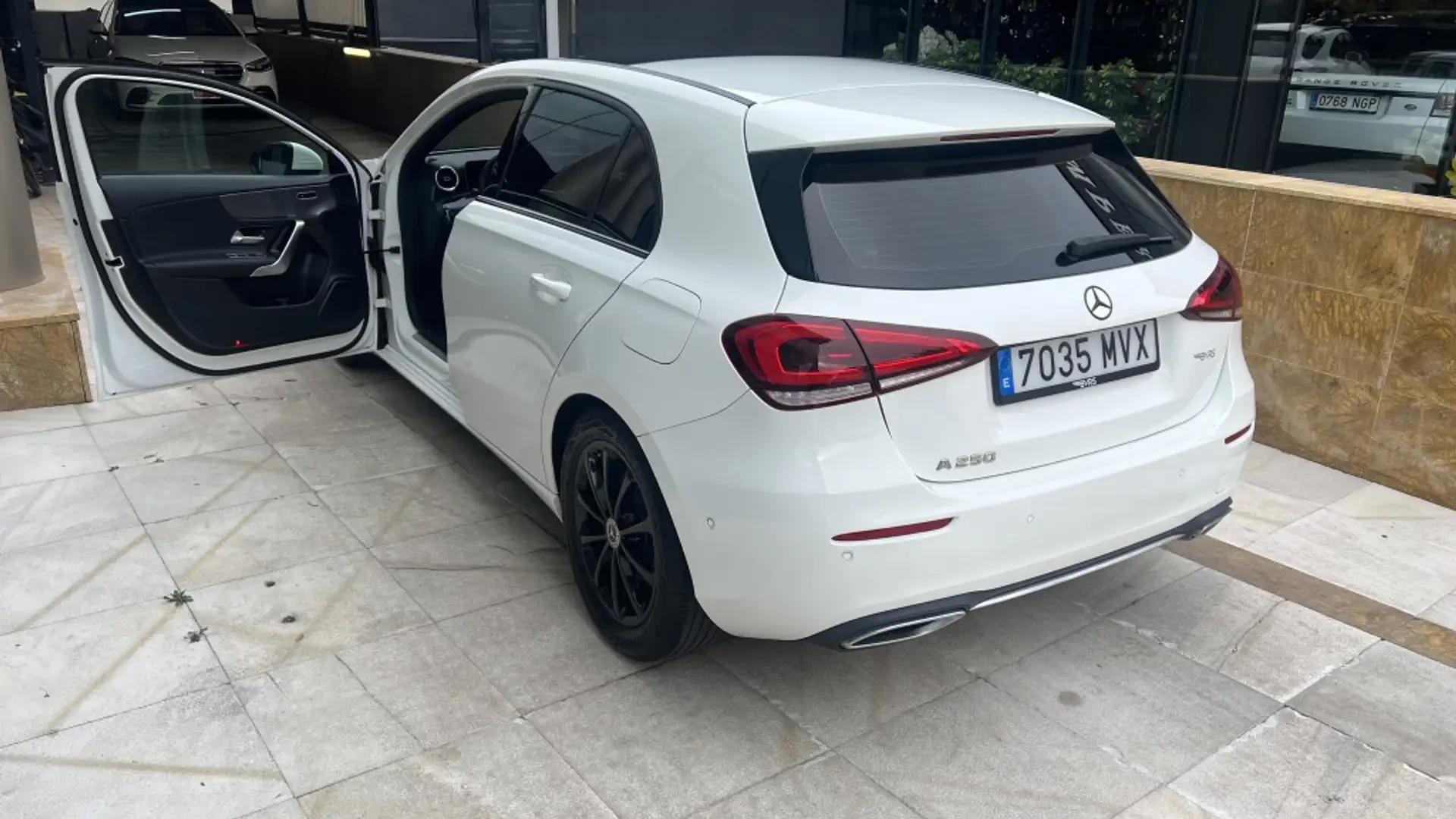 Mercedes-Benz A 250 4Matic 7G-DCT Blanc - 2