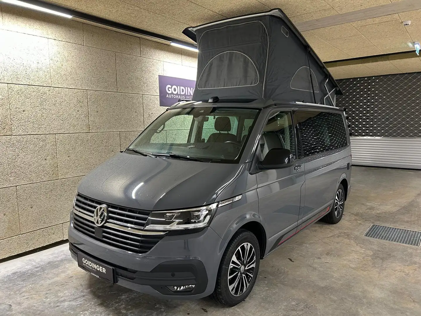 Volkswagen T6.1 California California Beach Tour 4Motion DSG Grau - 1