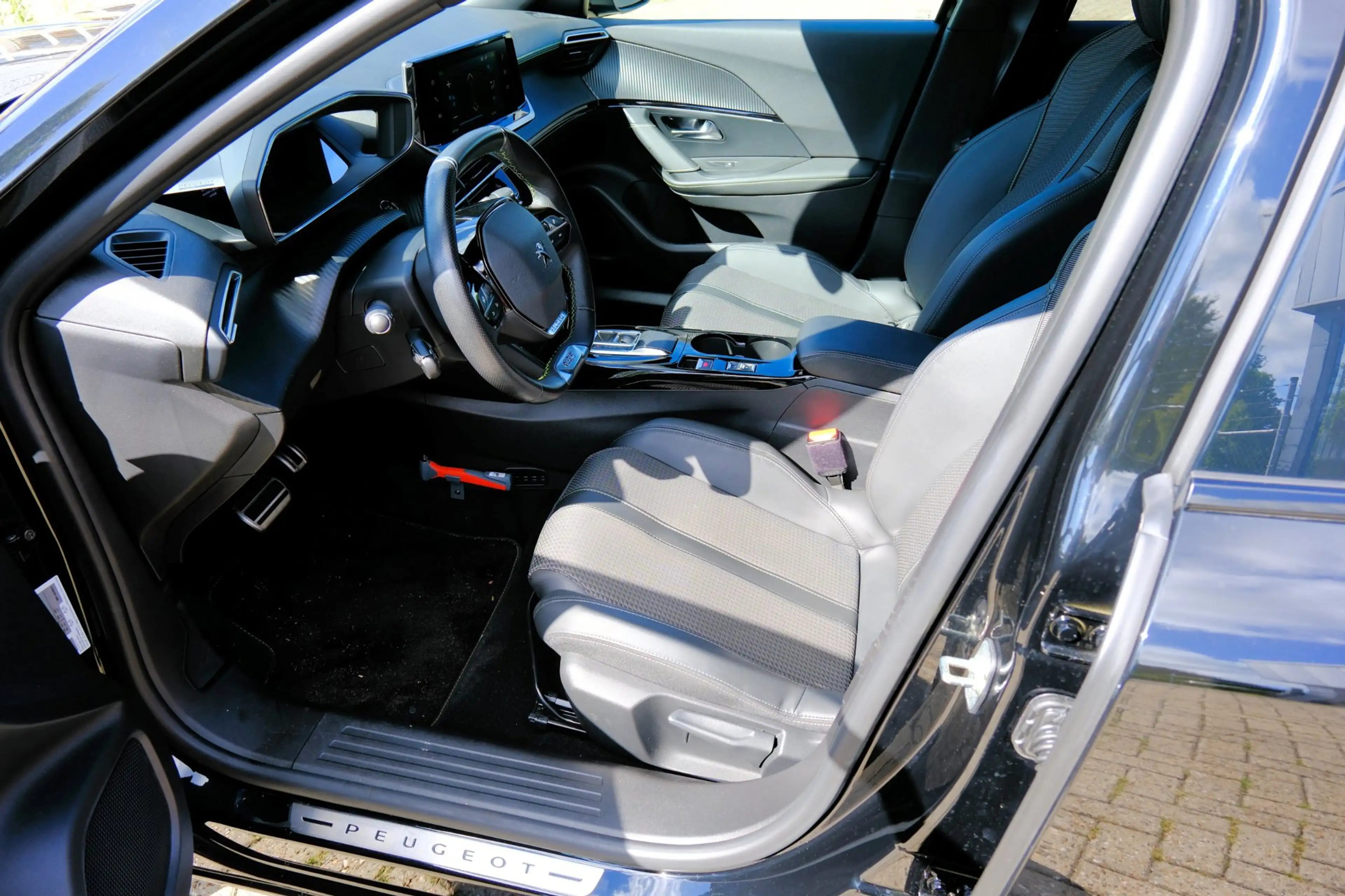 Peugeot e-2008 EV GT 50 kWh Aut. Navi|i-Cockpit|Half Leder|Cam|LM — photo 2