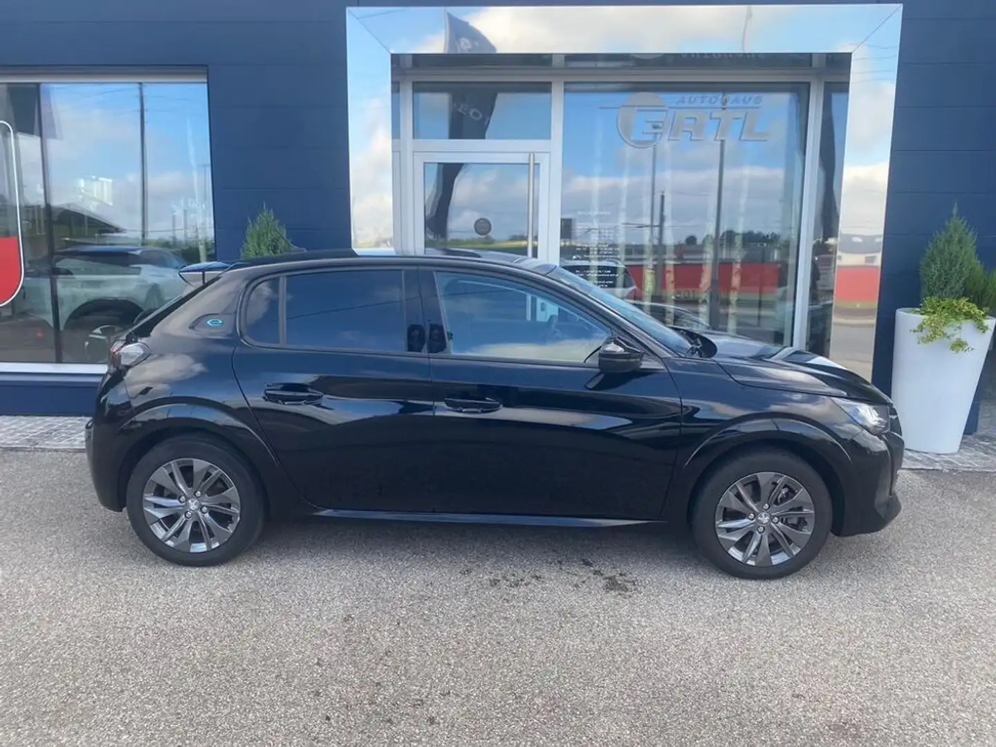 Peugeot 208 (e-) AllurePack Sitzheizung Rückkamera Navi Schwarz - 2