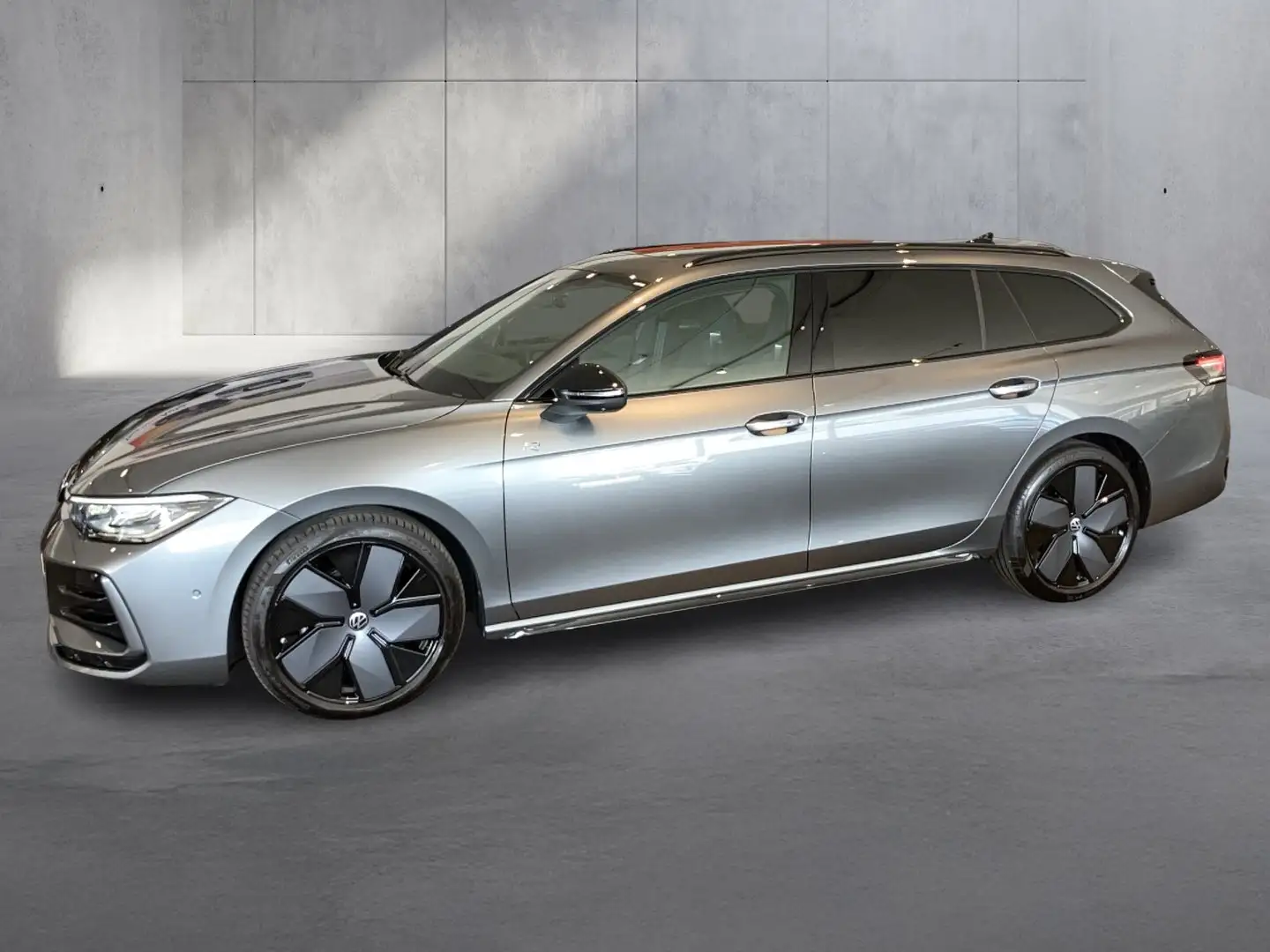 Volkswagen Passat Variant Sport eTSI DSG Grijs - 2