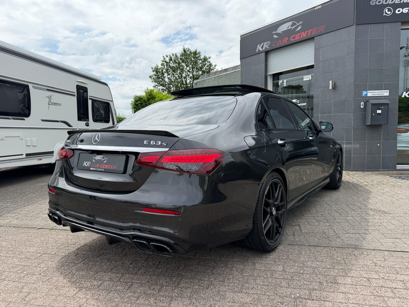 Mercedes-Benz E 63 AMG S 4MATIC+ PANO-HUD-360-MULTI BEAM — photo 4