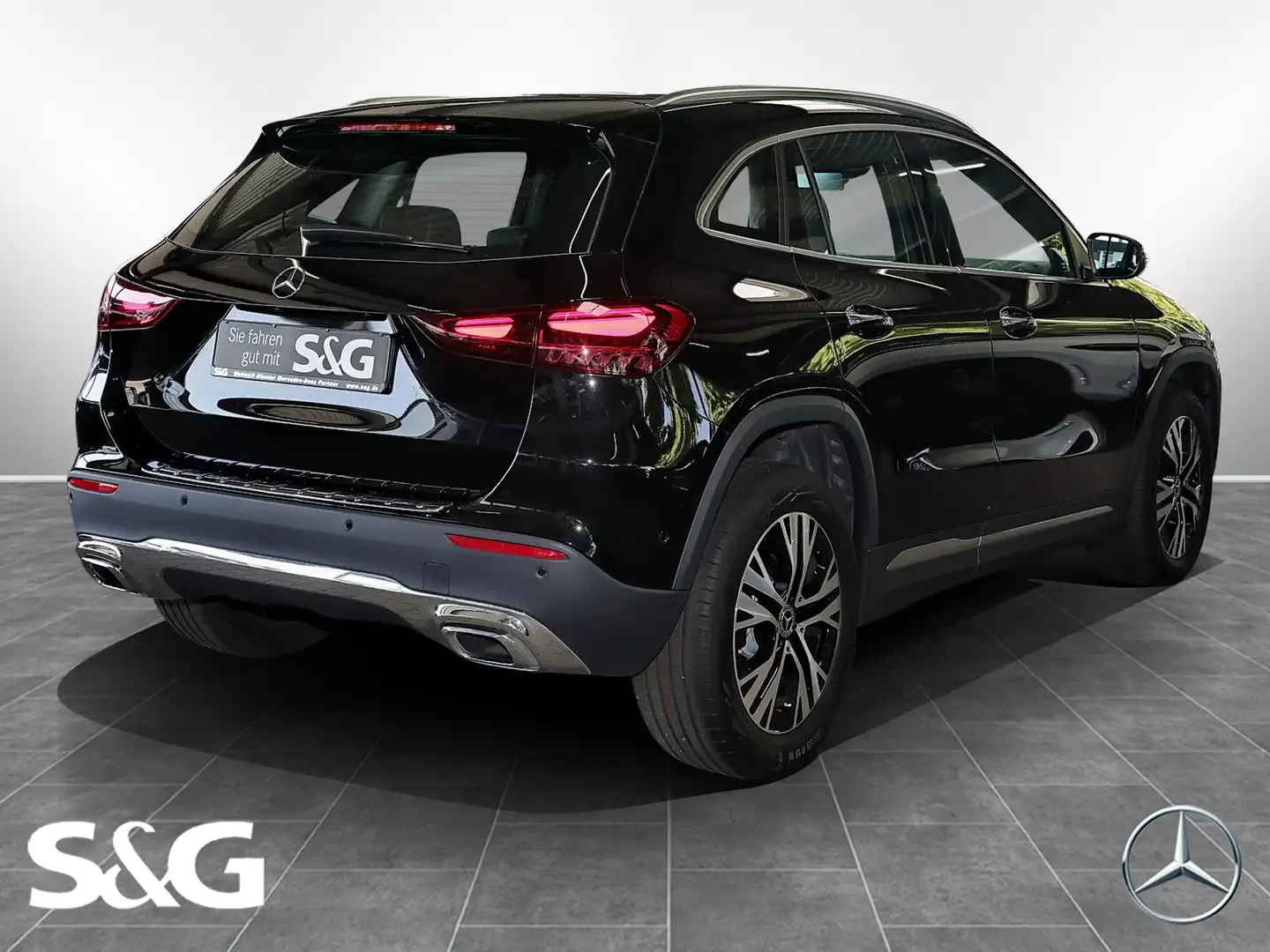 Mercedes-Benz GLA 180 PANORAMA+CARPLAY+KAMERA+KEYLESS+LED+18" Schwarz - 2