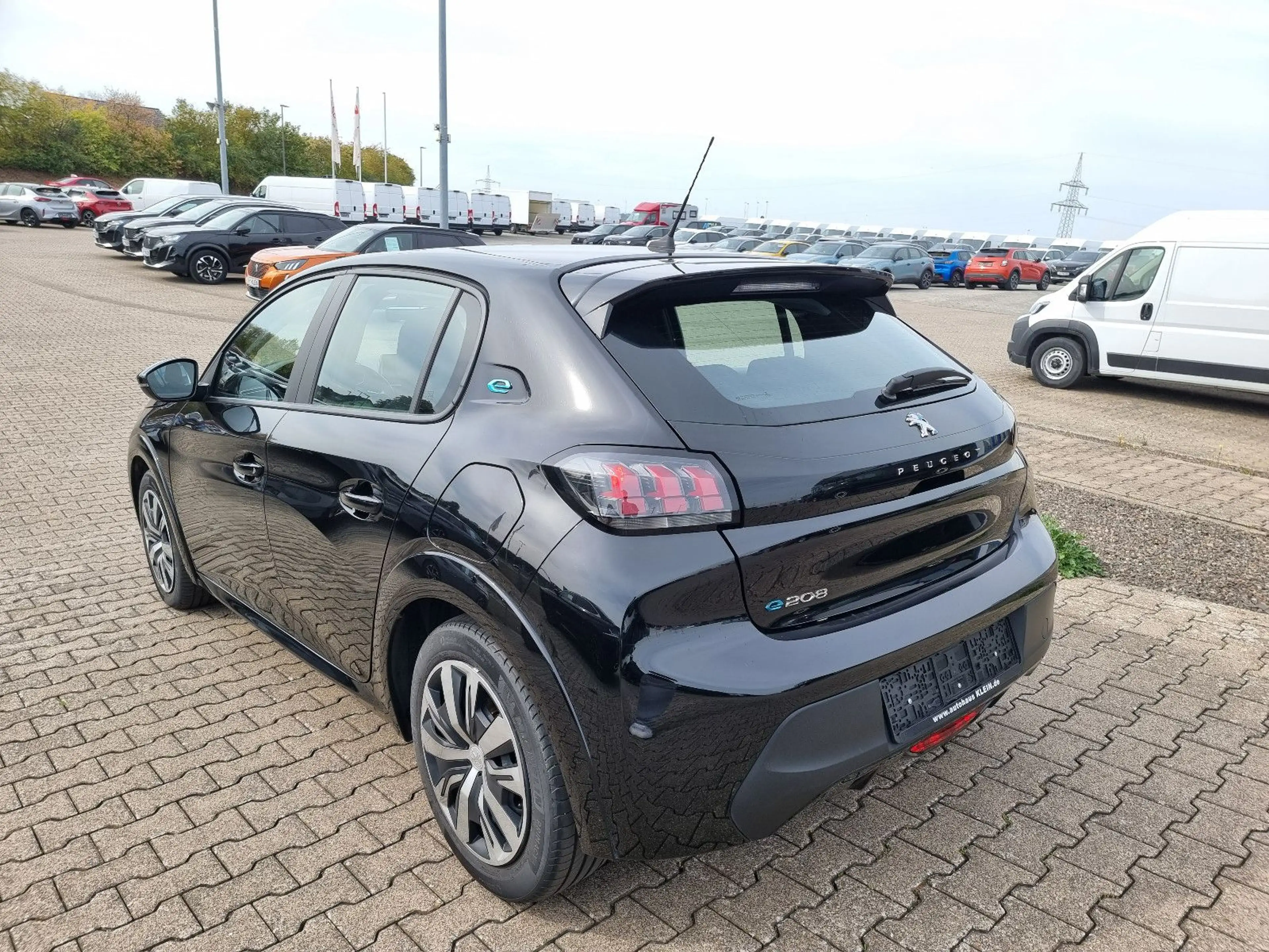 Peugeot e-208 Active *TEMPO*NAVI*CARPLAY* — photo 4