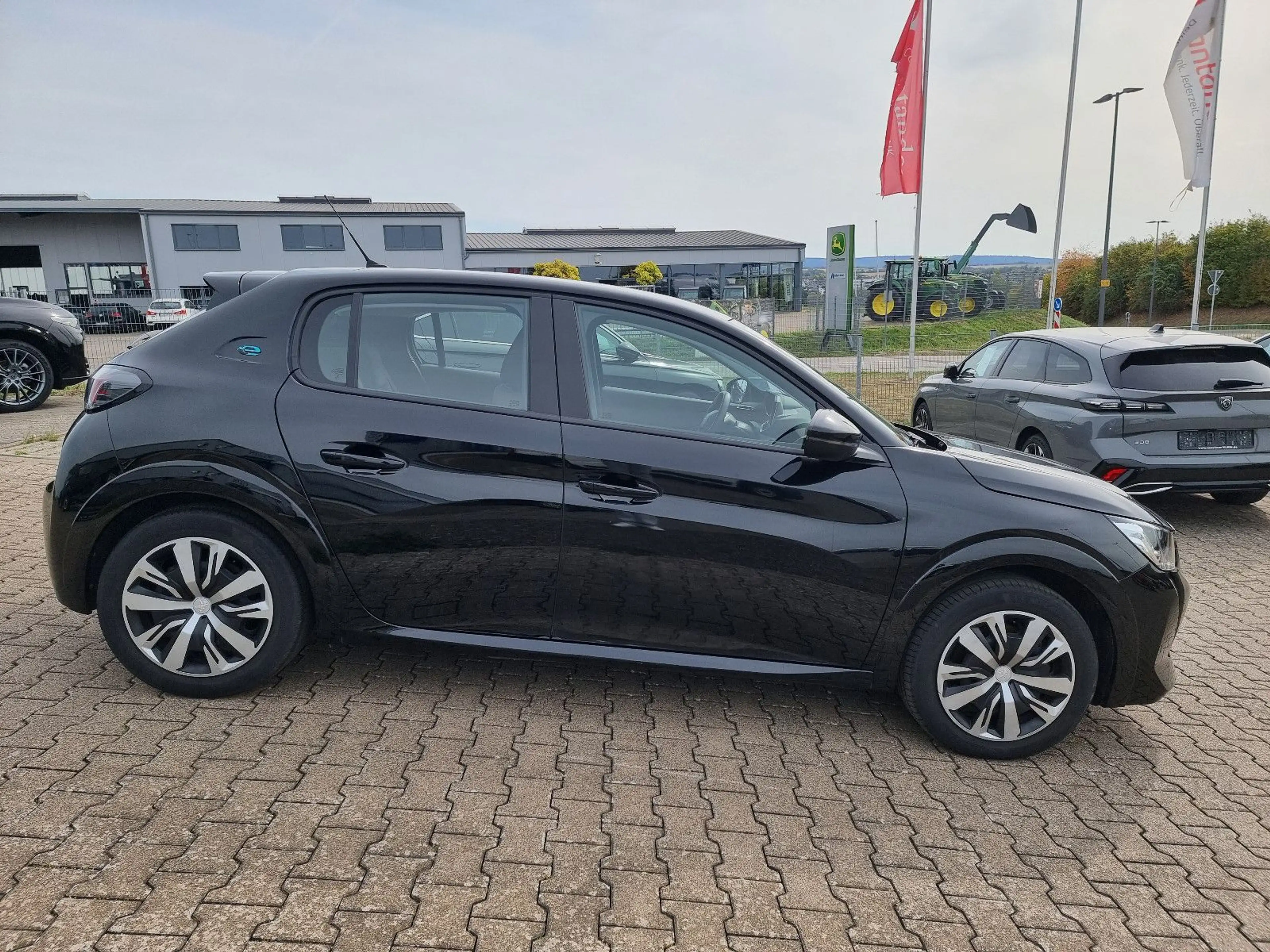Peugeot e-208 Active *TEMPO*NAVI*CARPLAY* — photo 8