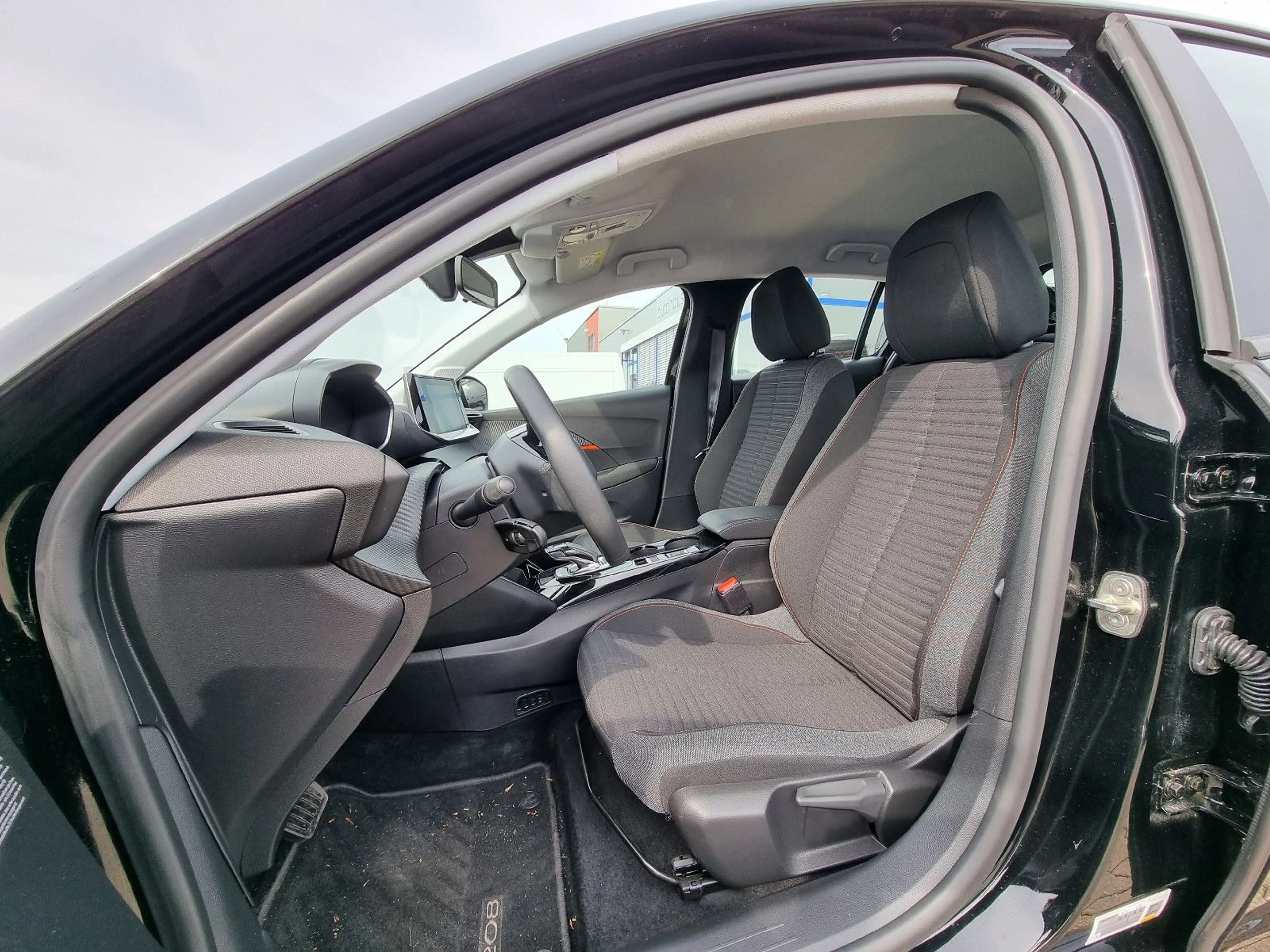 Peugeot e-208 Active *TEMPO*NAVI*CARPLAY* — photo 12