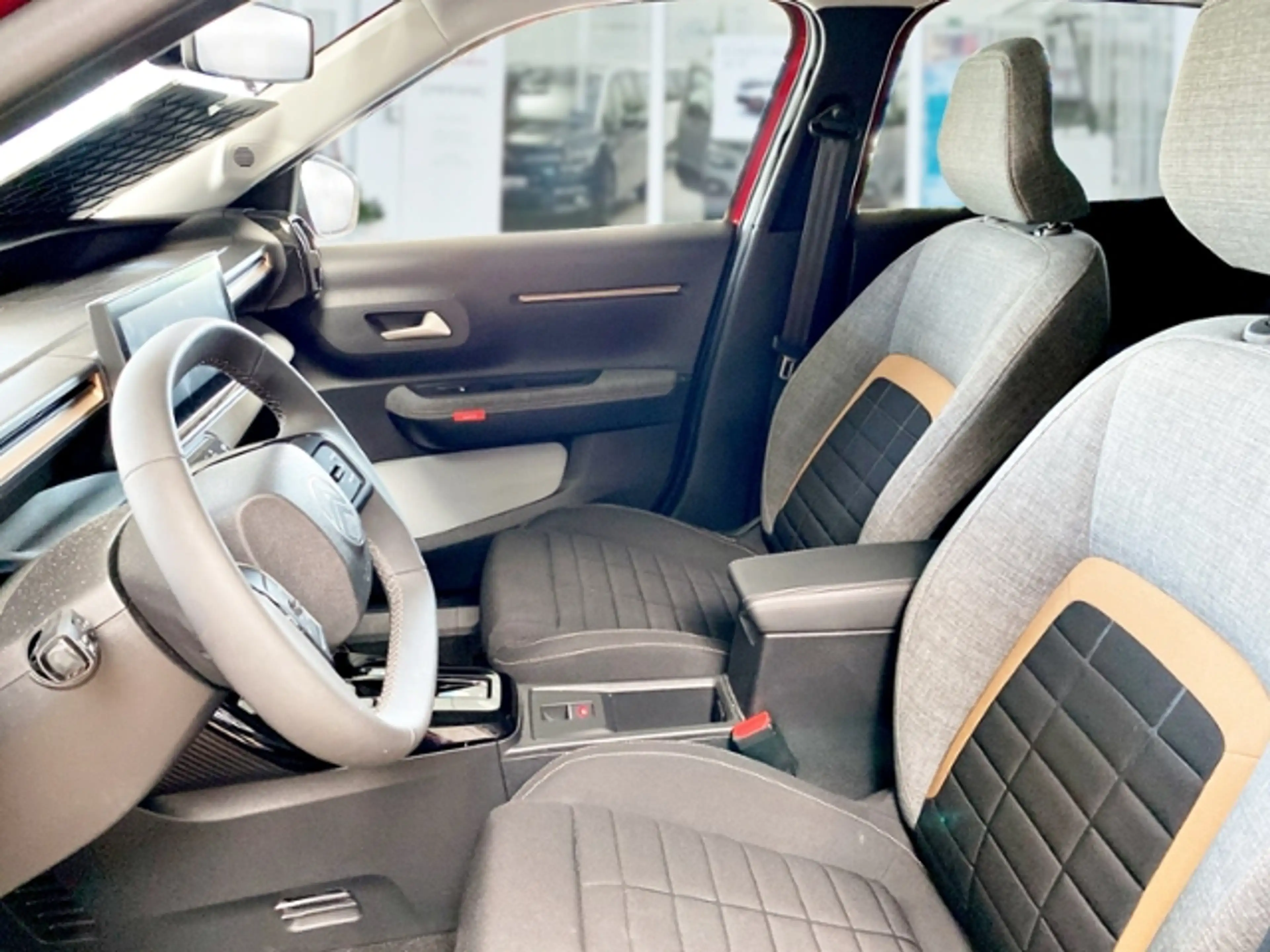Citroen C3 Aircross Hybrid 145 PLUS — photo 9
