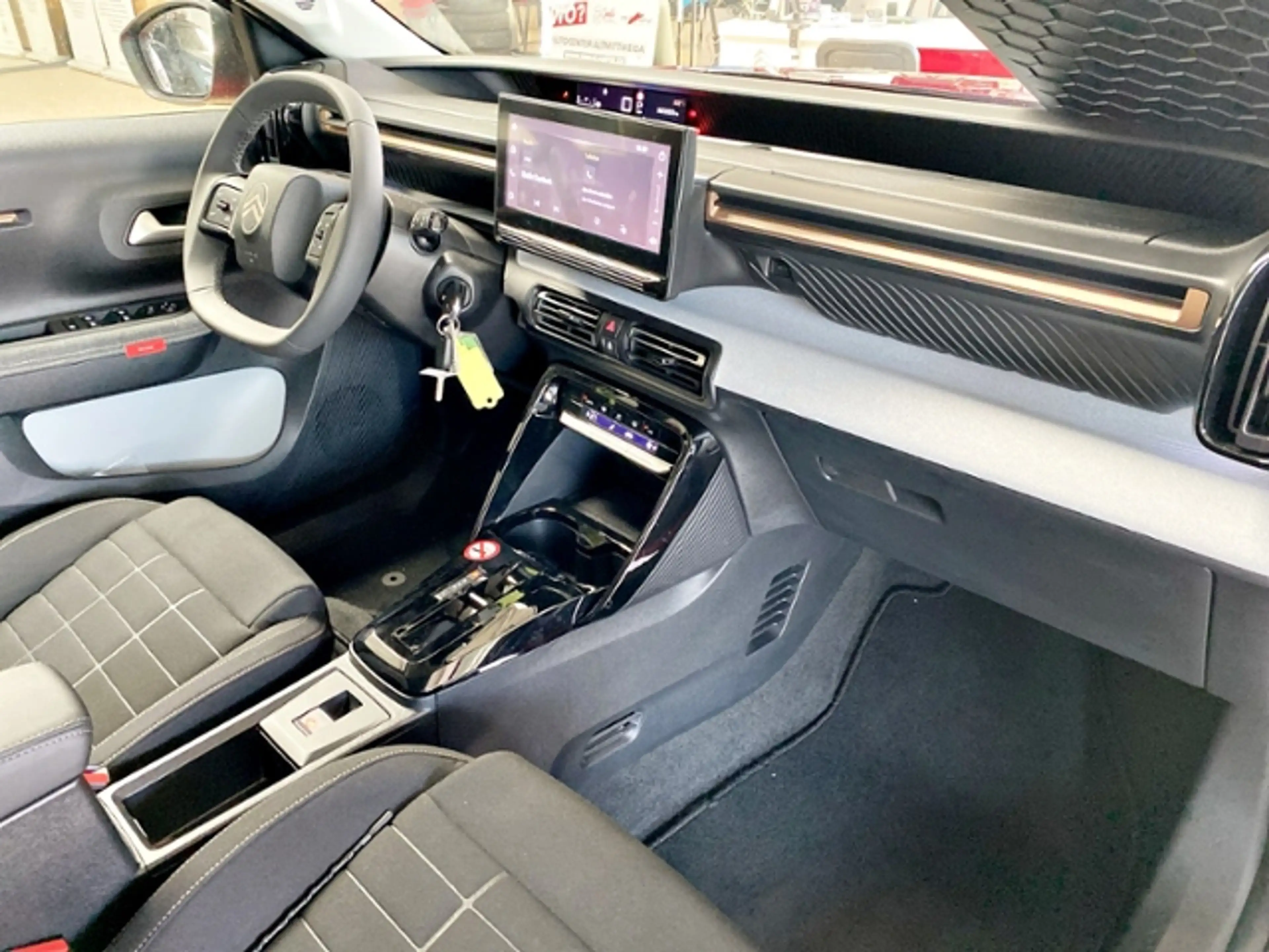 Citroen C3 Aircross Hybrid 145 PLUS — photo 14