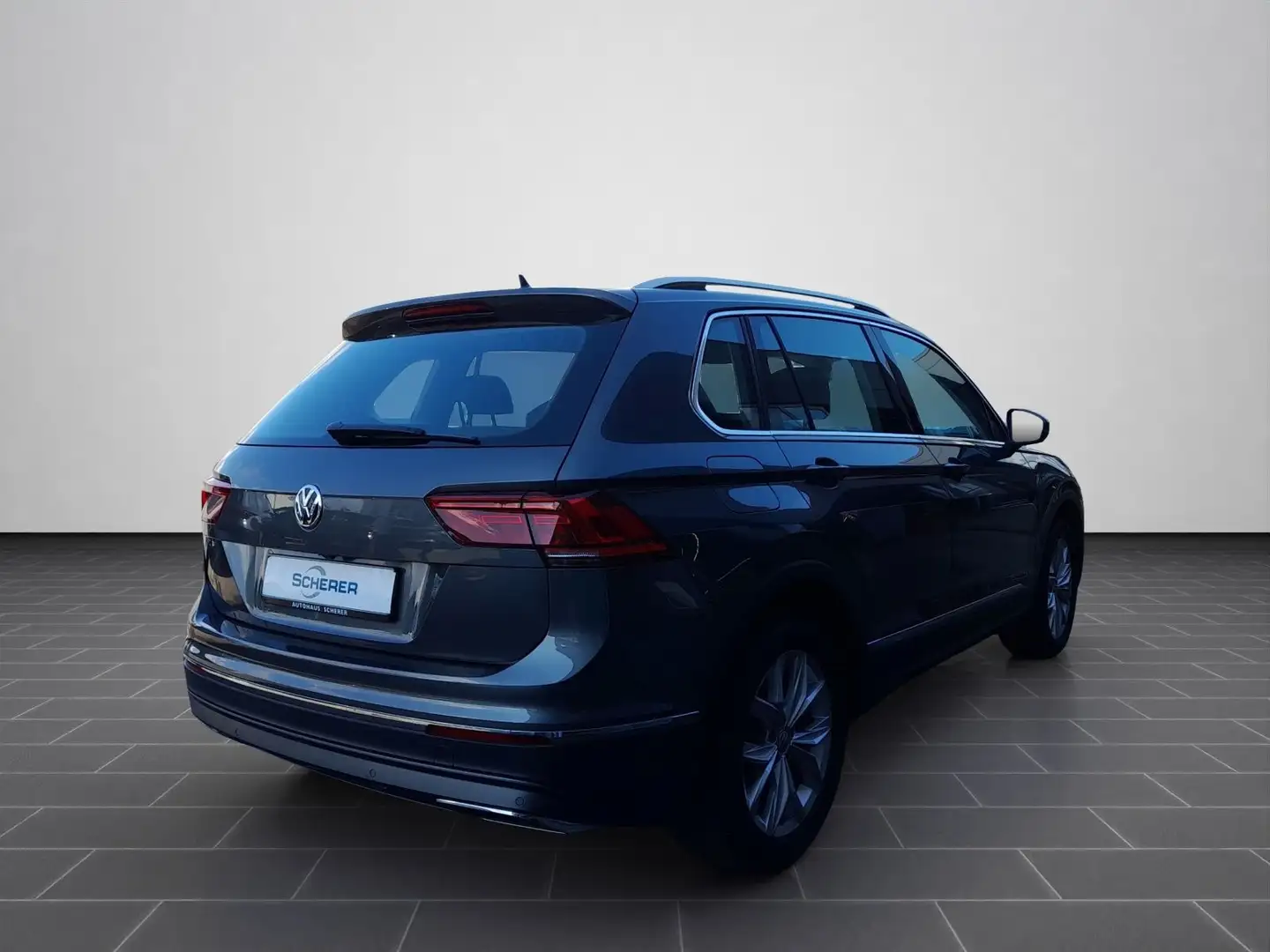 Volkswagen Tiguan Highline 2.0 TSI DSG 4Motion AHK Navi RFK Grau - 2