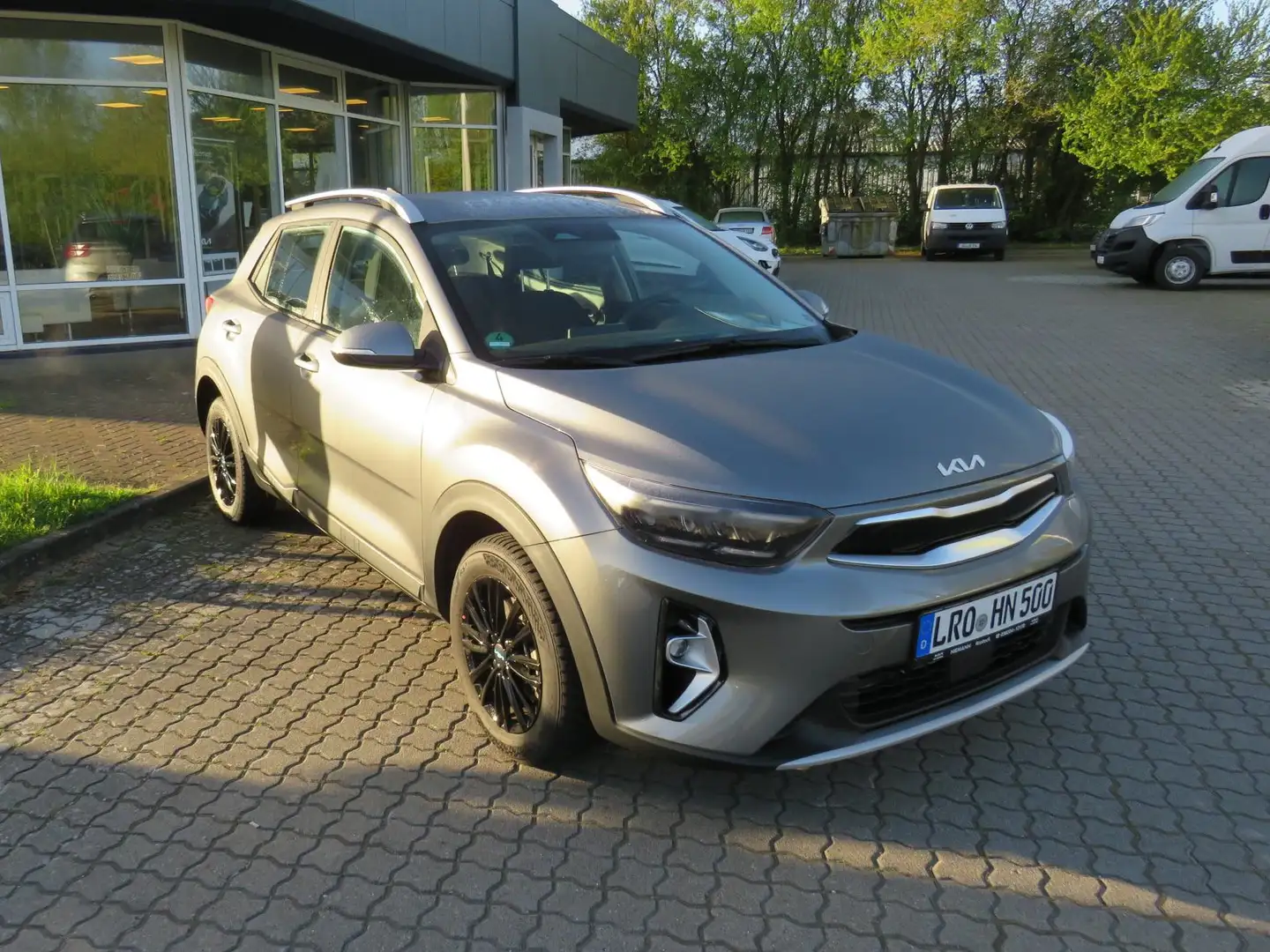 Kia Stonic Vision *PDC*RFK*SH*LRheizg*BLUE*NAVI*LED* Grau - 1