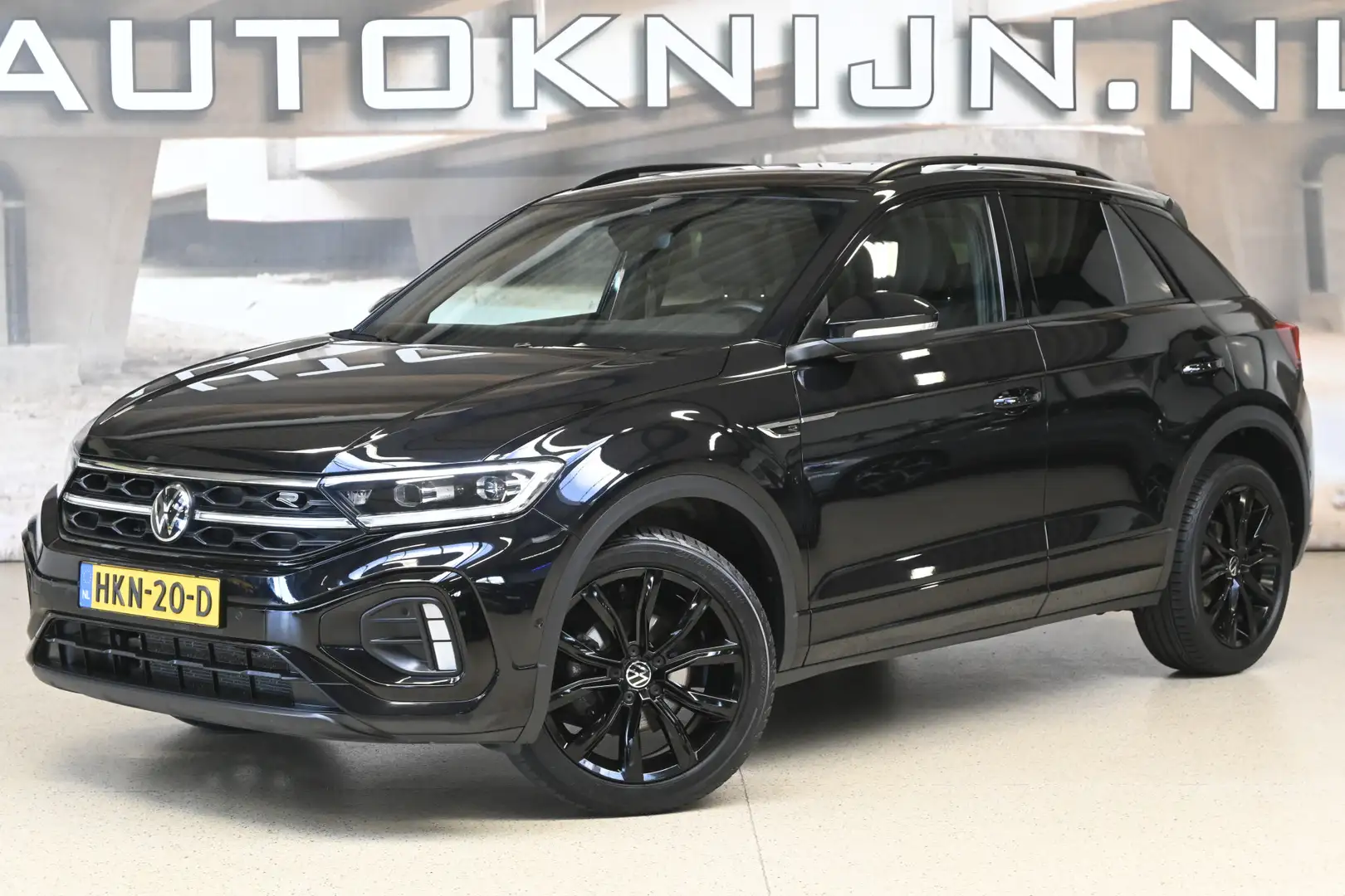 Volkswagen T-Roc 1.5 TSI 150pk R-Line | IQ. Light | Trekhaak | Blac Zwart - 2