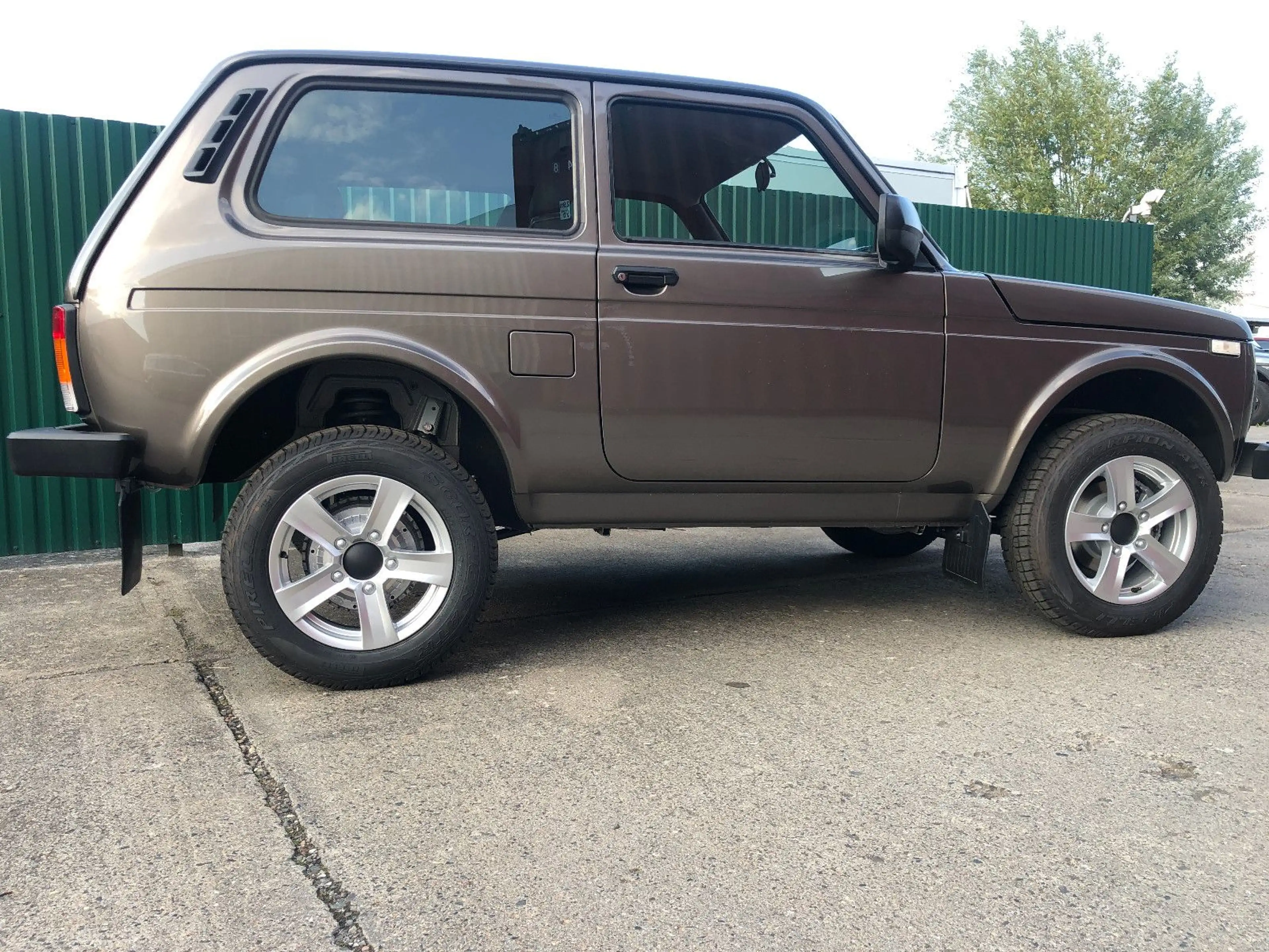 Lada Niva "PREMIUM PLUS" KLIMA/ AET- Kollektion 2026! — photo 6