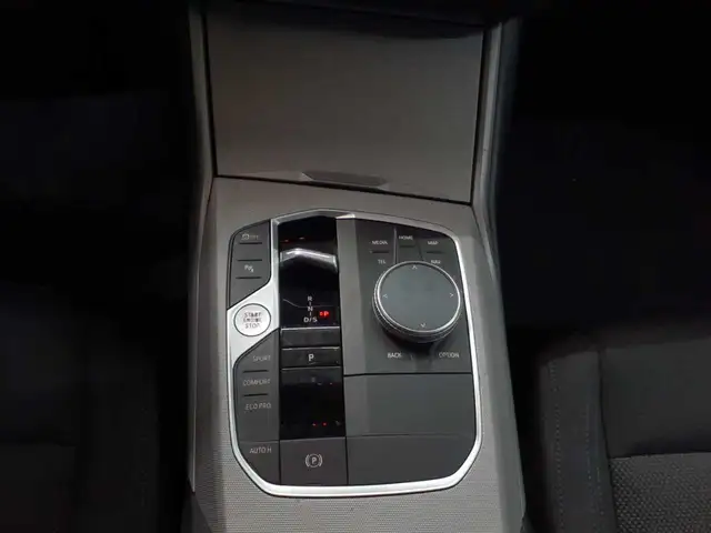 BMW 3 Series view 10