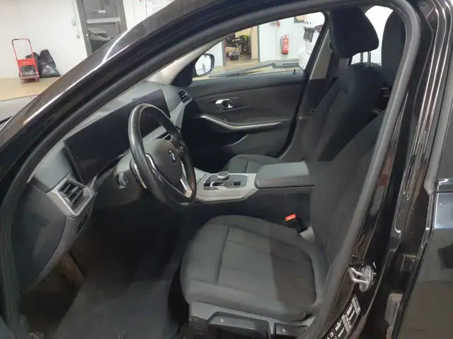 BMW 3 Series view 7