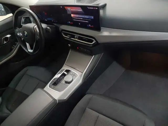 BMW 3 Series view 9