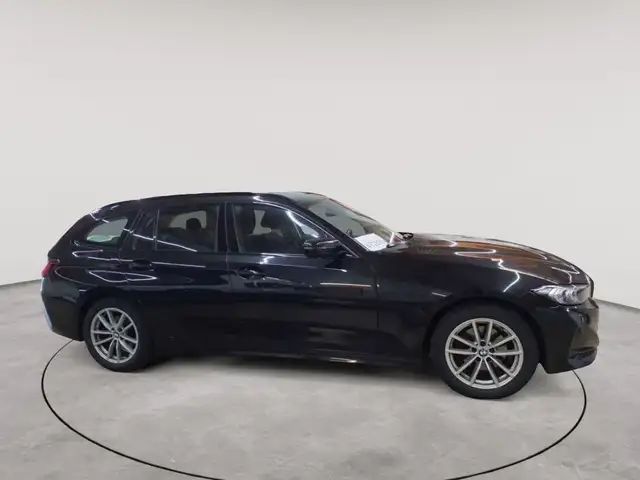 BMW 3 Series view 3