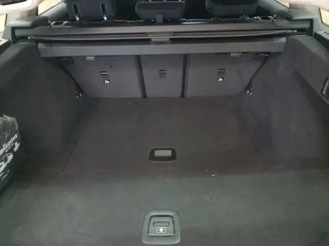 BMW 3 Series view 15