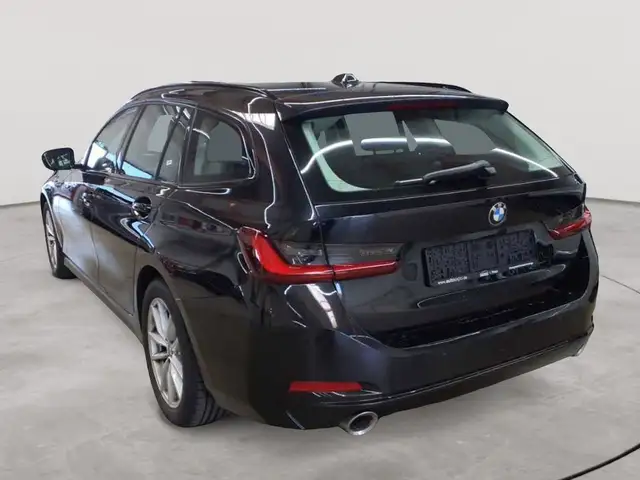 BMW 3 Series view 5