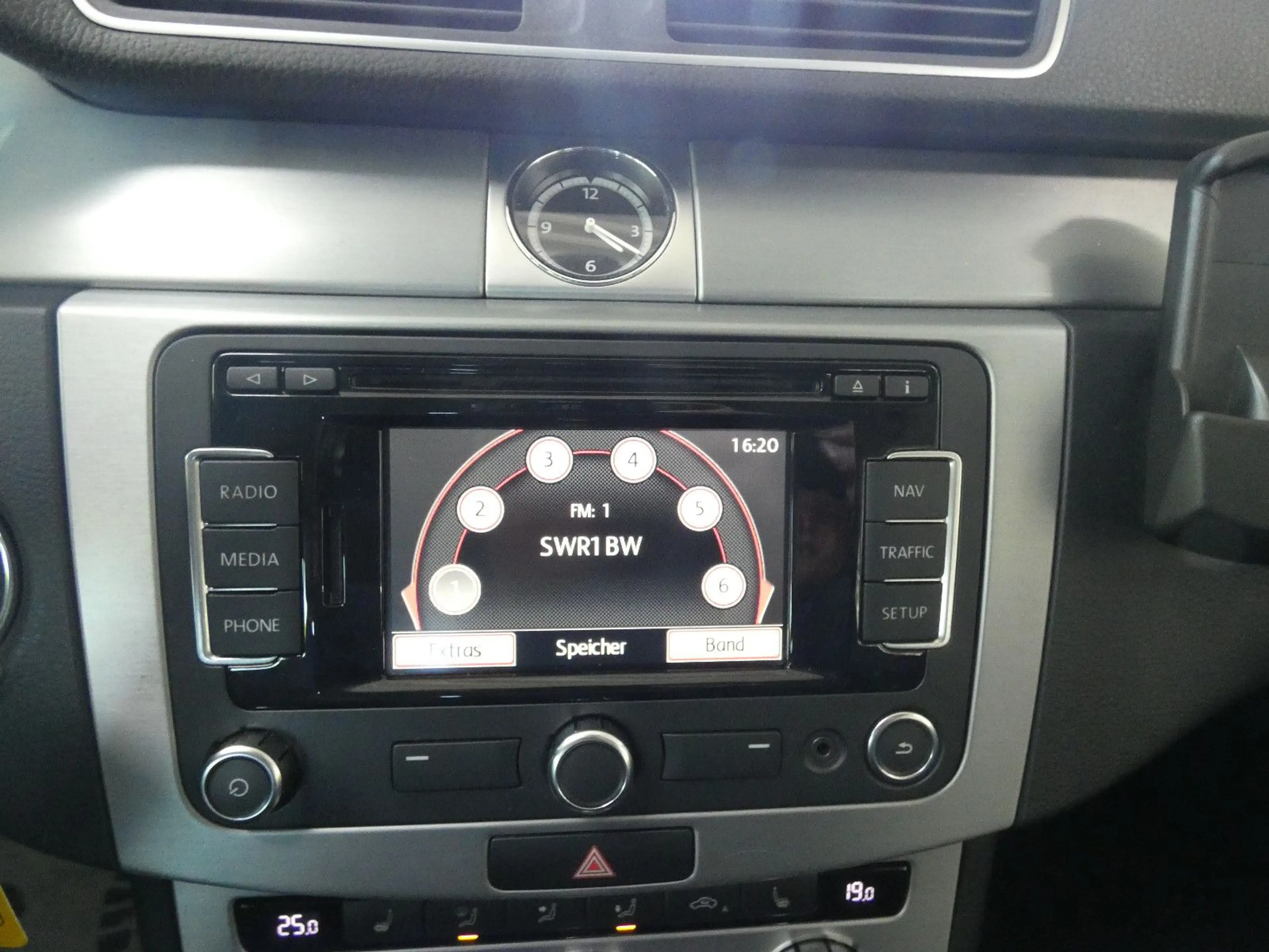 Volkswagen CC Basis — photo 14