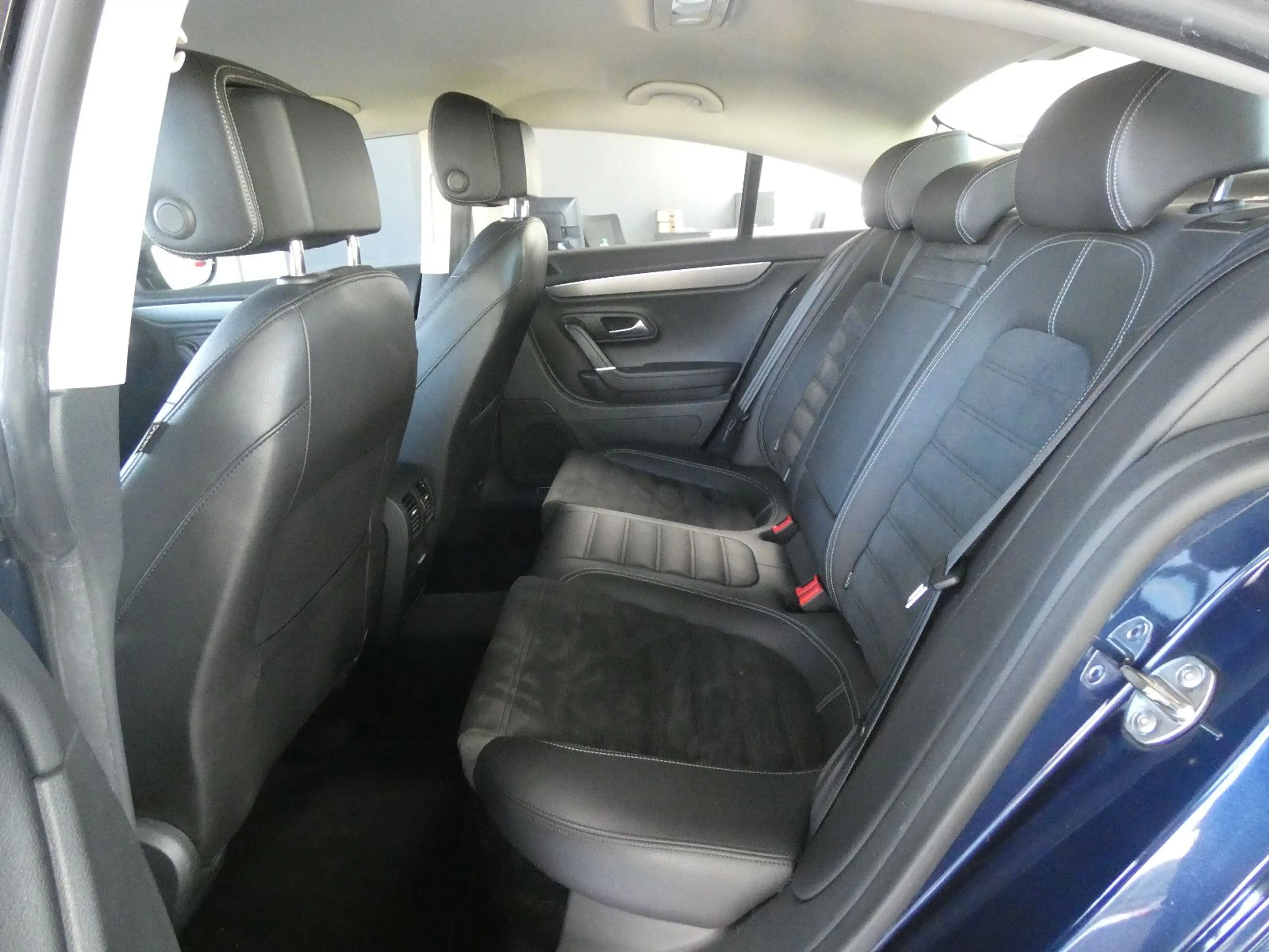 Volkswagen CC Basis — photo 12