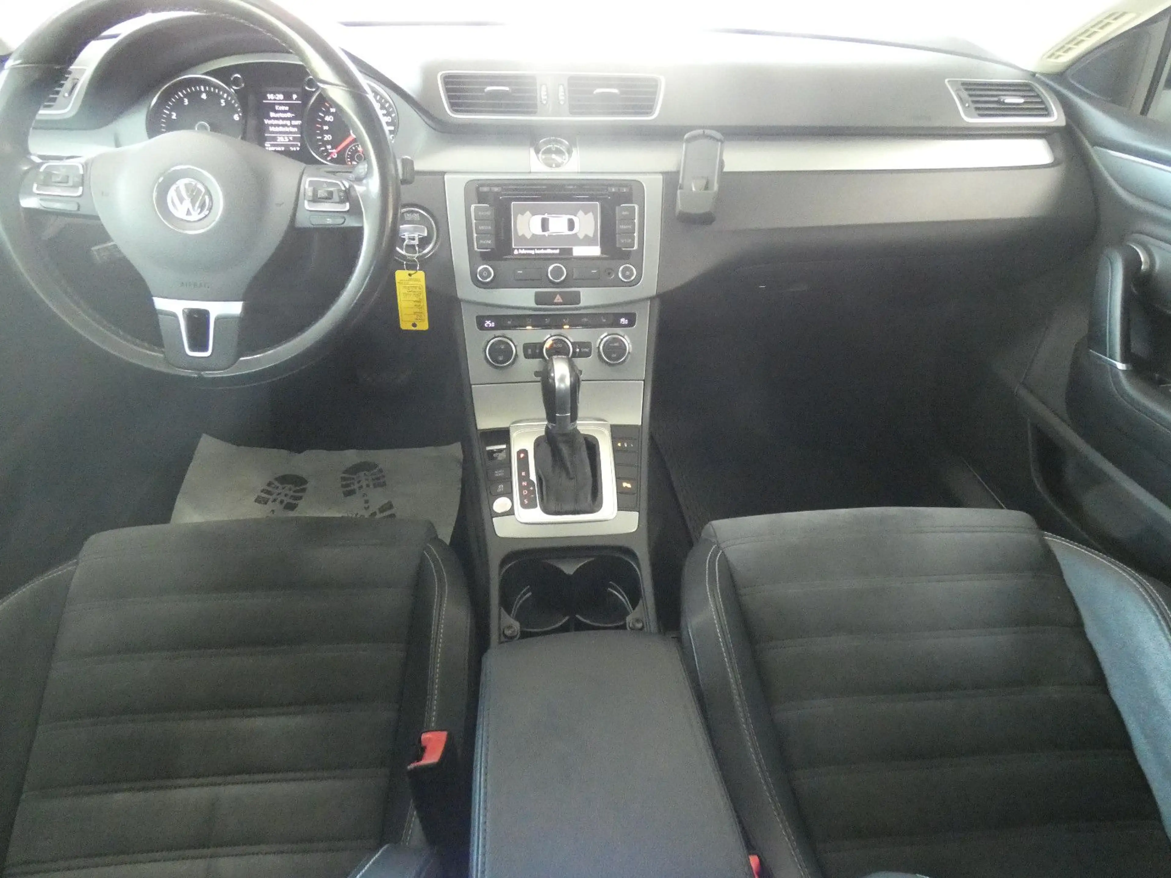 Volkswagen CC Basis — photo 13