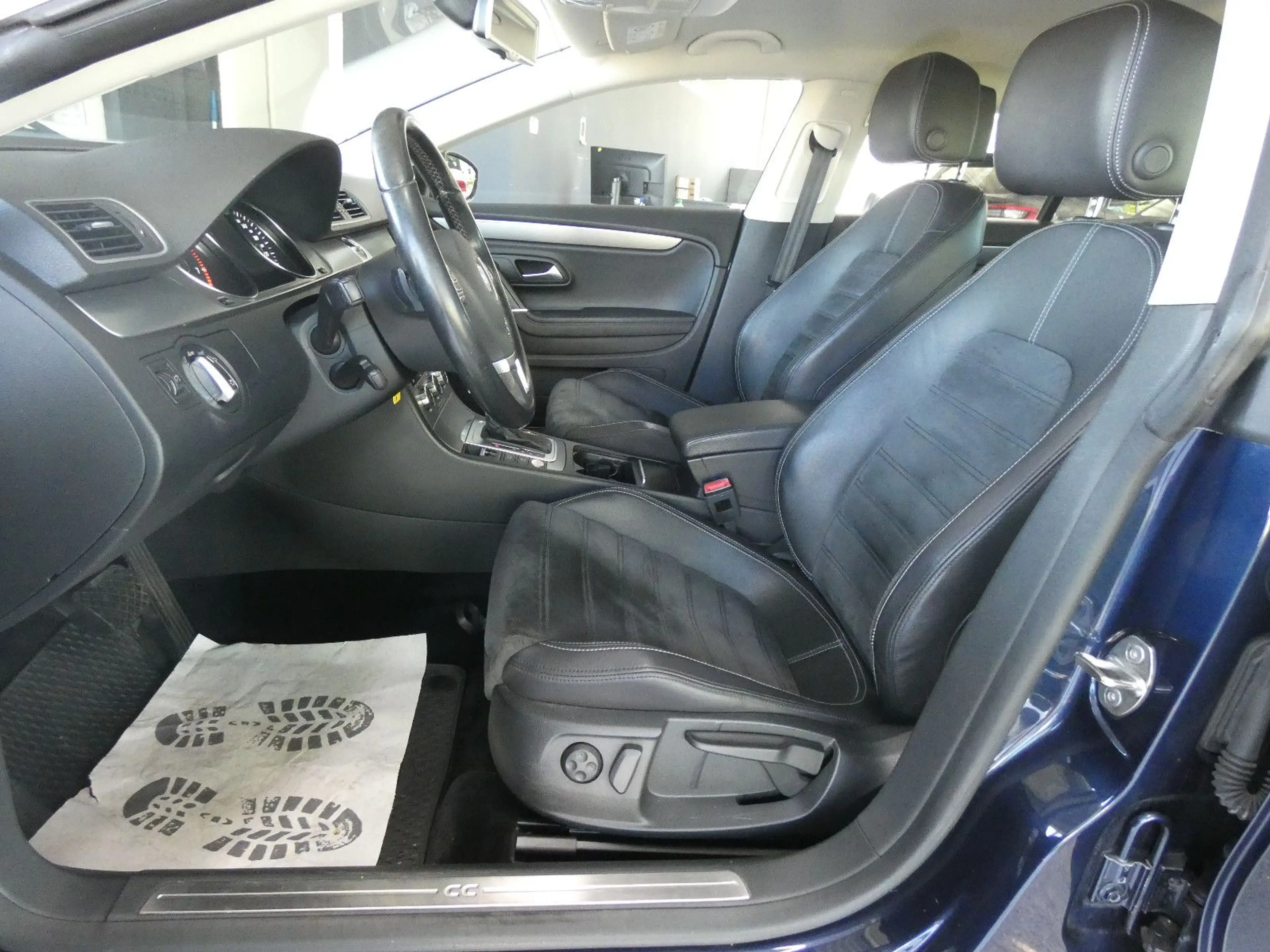 Volkswagen CC Basis — photo 11