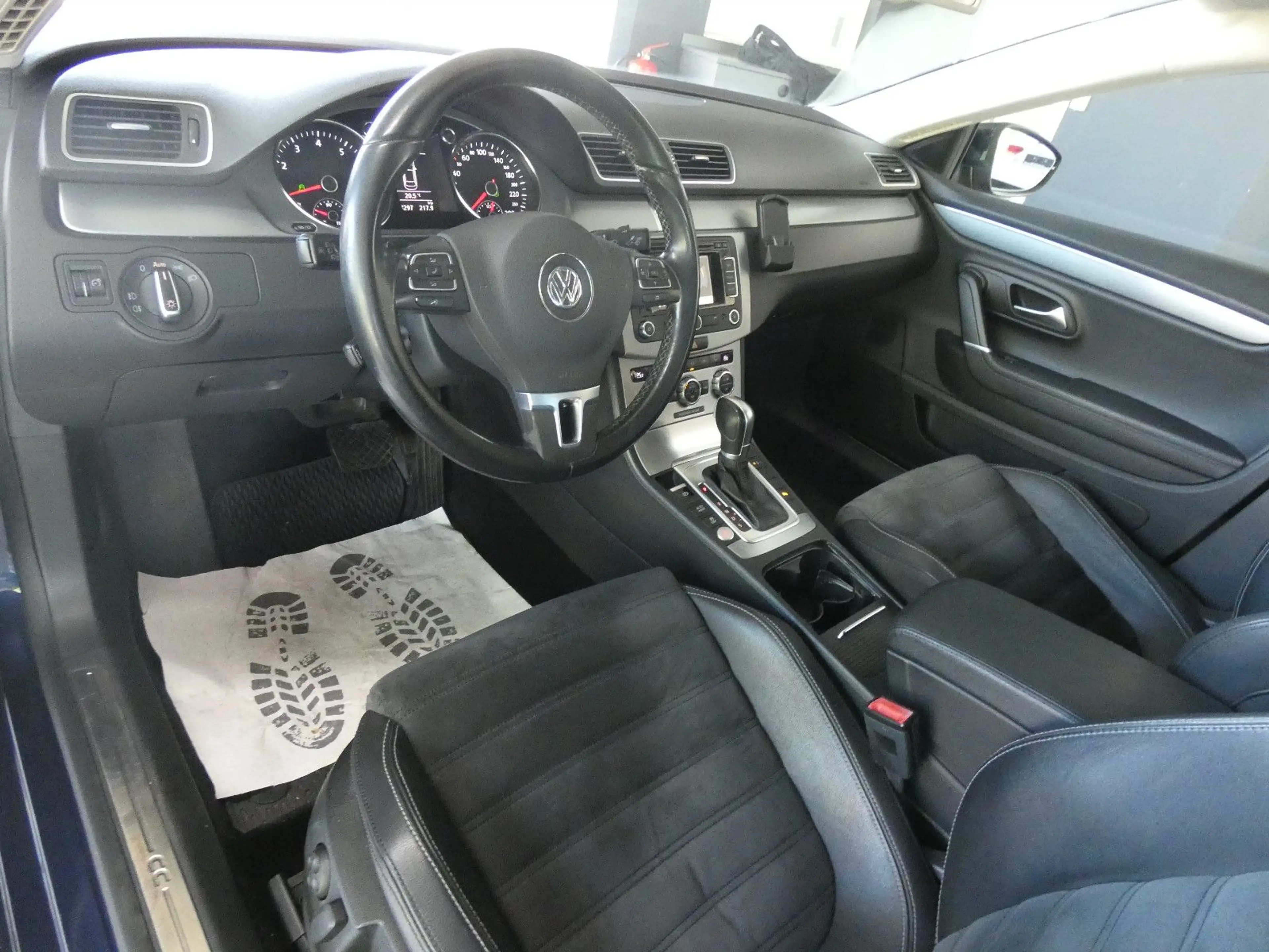Volkswagen CC Basis — photo 10