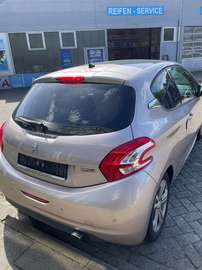 Bild 6 Peugeot 208 Allure