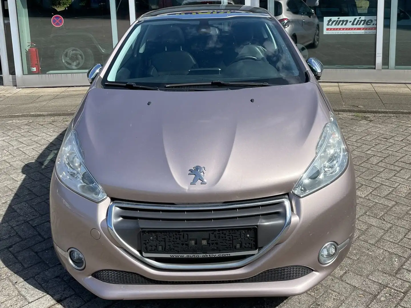 Peugeot 208 Allure Grau - 1