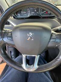 Bild 18 Peugeot 208 Allure