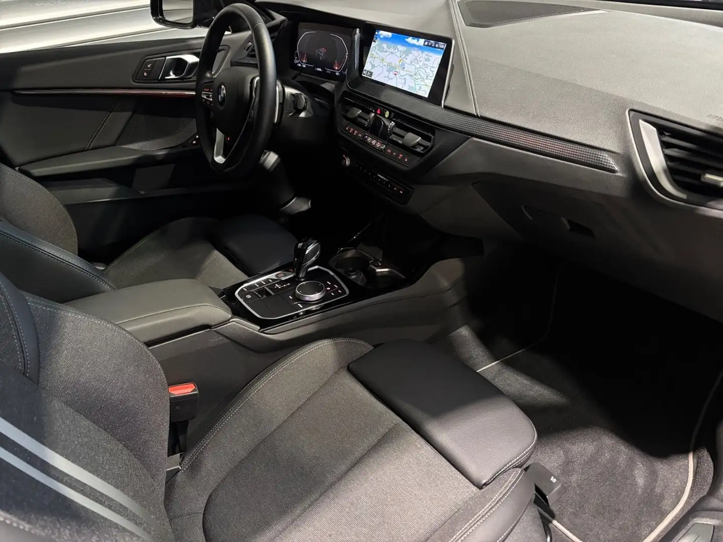 BMW 118 i Sport Line --Glasdach/Kamera/TravelPak/HiFi Noir - 2