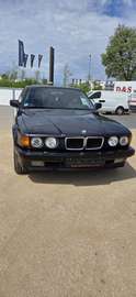 730i V8