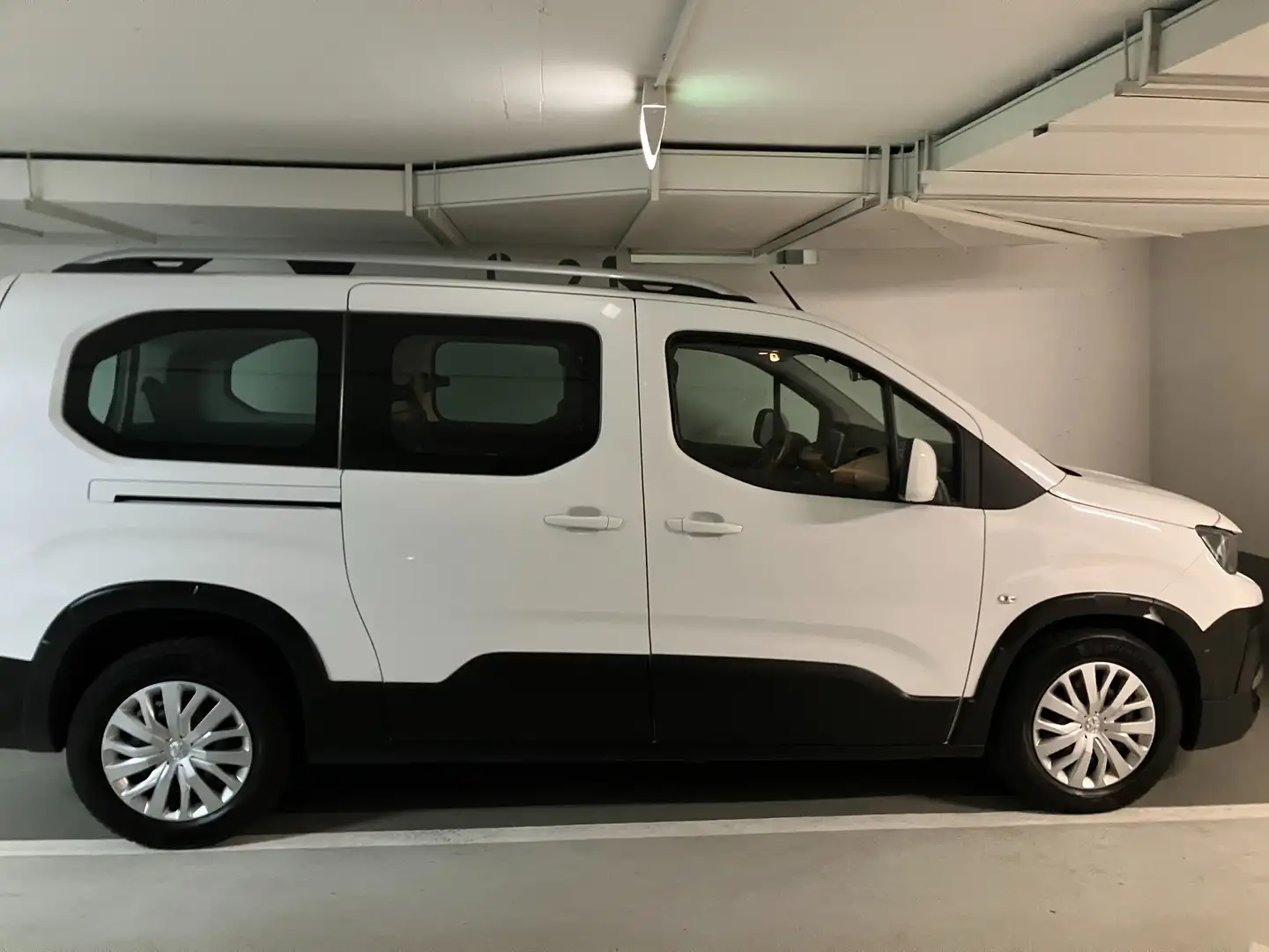 Peugeot Rifter Rifter 1,5 BlueHDI 100 S, Lang, 7 Sitze White - 1