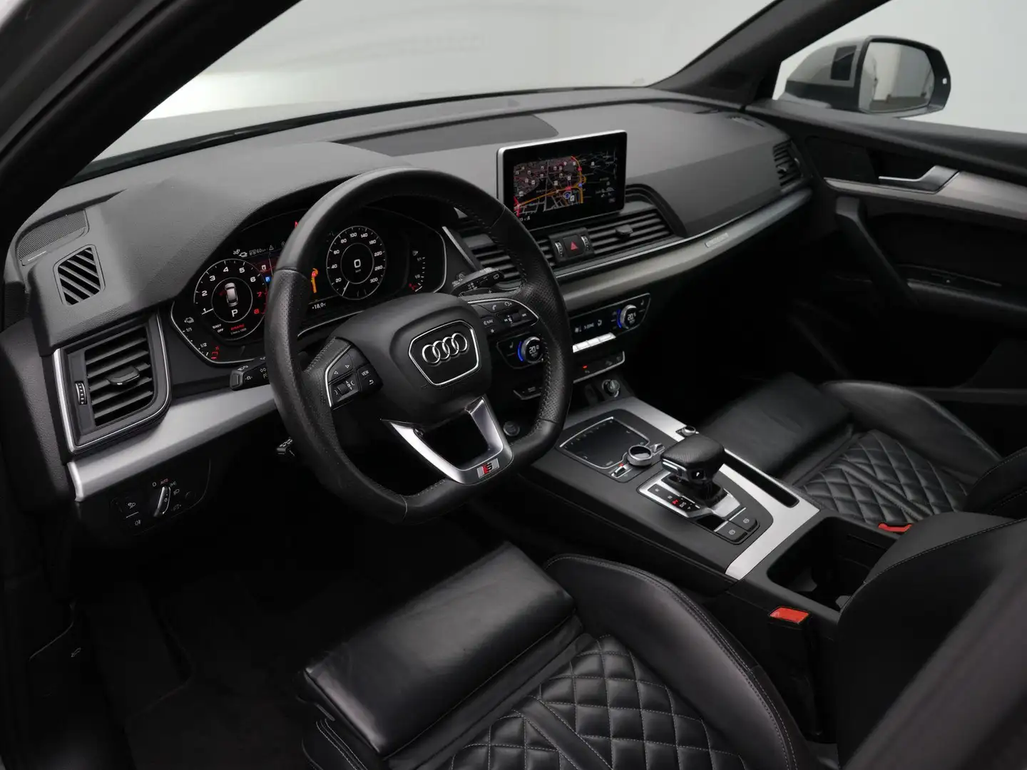 Audi Q5 55 TFSI e 367 pk S-tronic S edition quattro S-line Grijs - 2