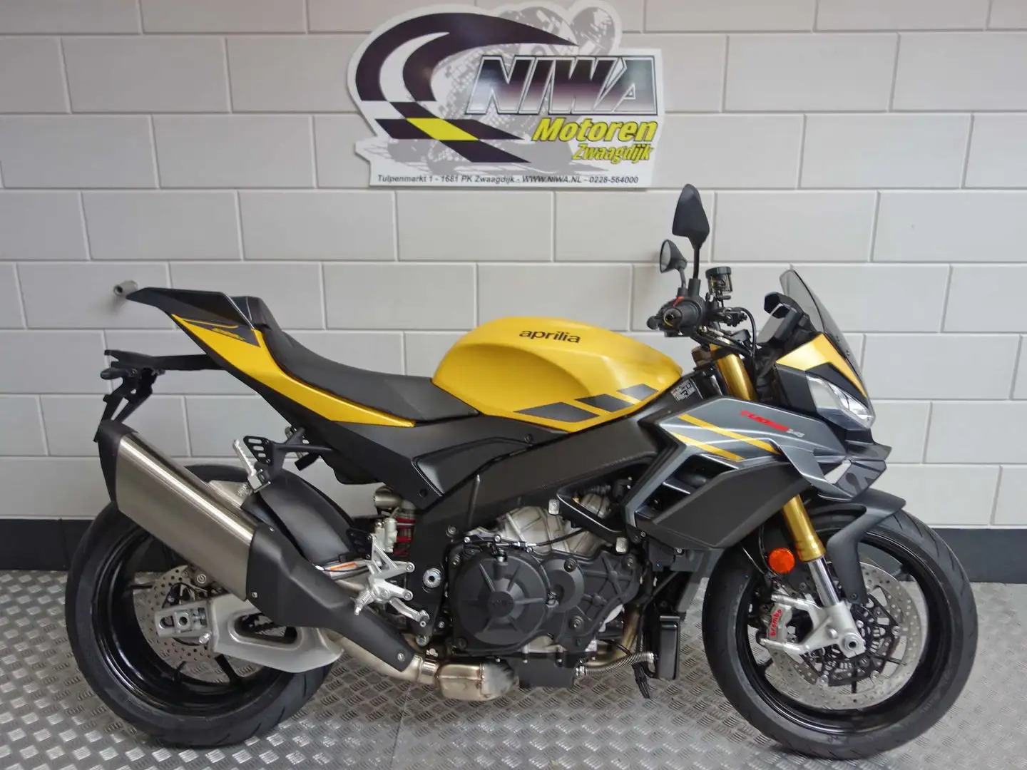 Aprilia Tuono V4 1100 Geel - 1