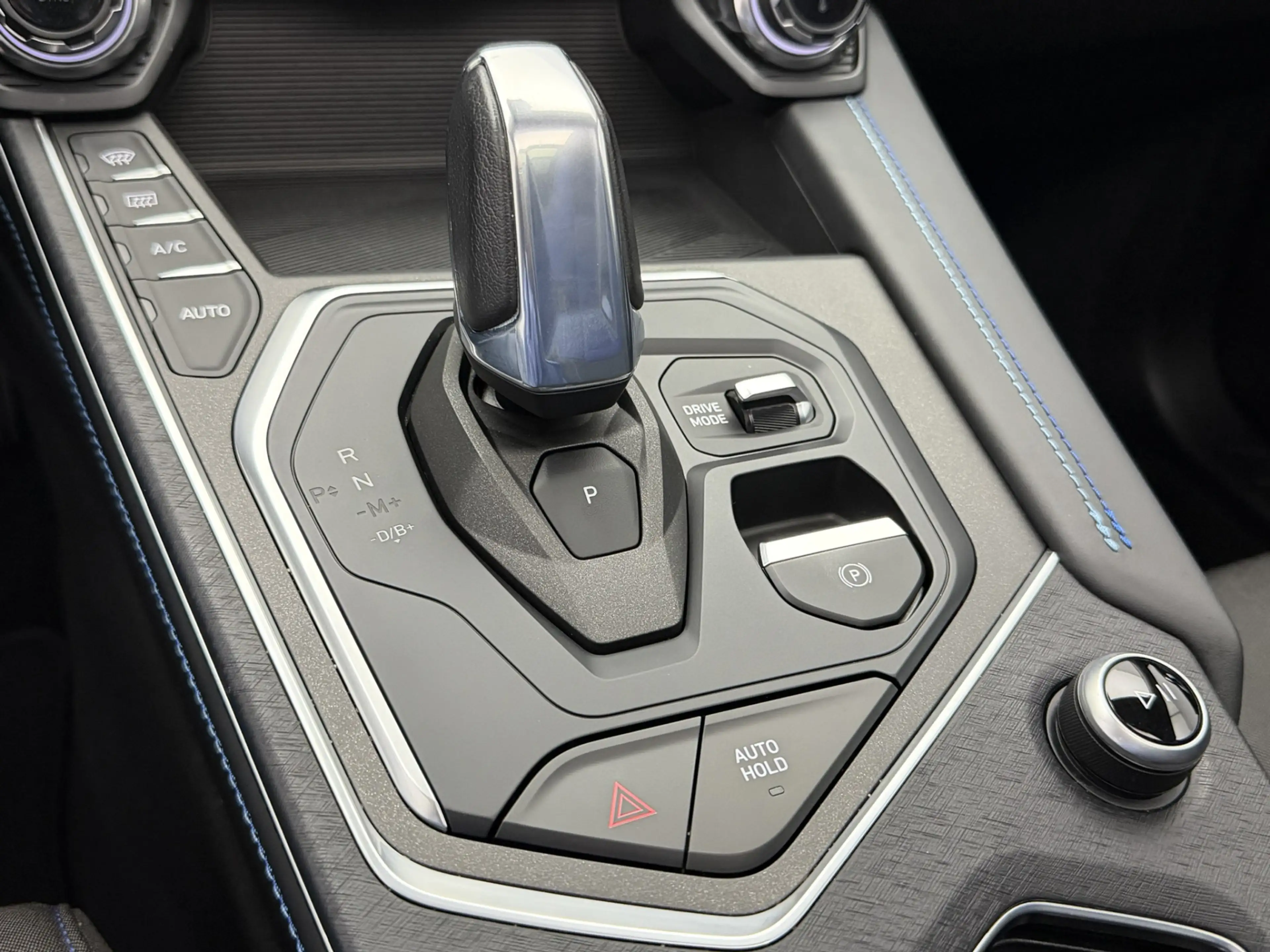 Lynk & Co 01 1.5 Plug-in Hybrid 262PK | Trekhaak | Origineel NL — photo 15