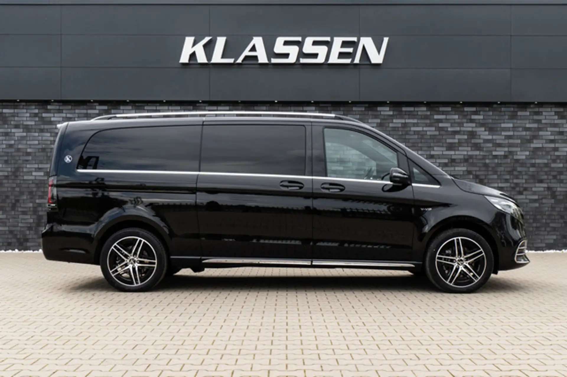벤츠 V-Class V 300 2026 검정 사진 3